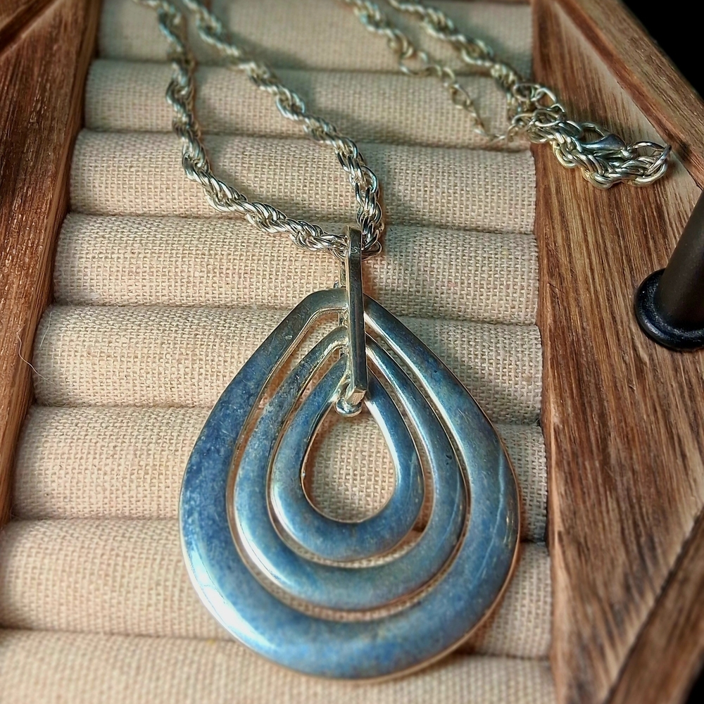 Silver-Tone Teardrop Pendant Necklace - Classic Women's Jewelry